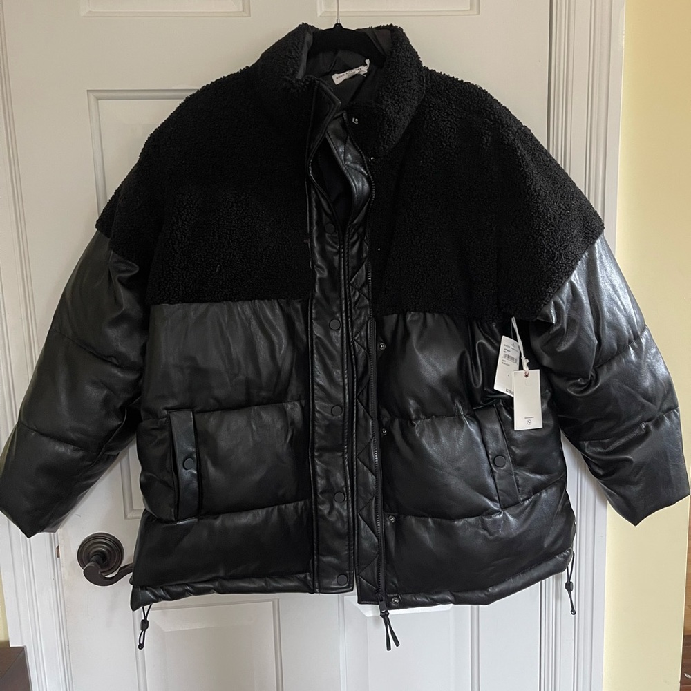 New with tags, Good American black leather puffer jacket. 

Never worn. Size:M